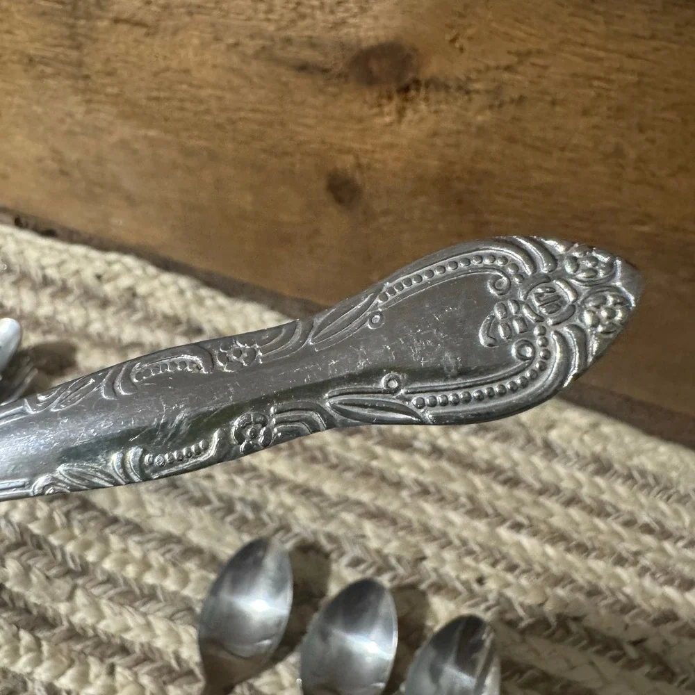 Vintage Pinna 18/0 Stainless Steel Dessert Spoons‎ 4 Ornate Handles Silverware